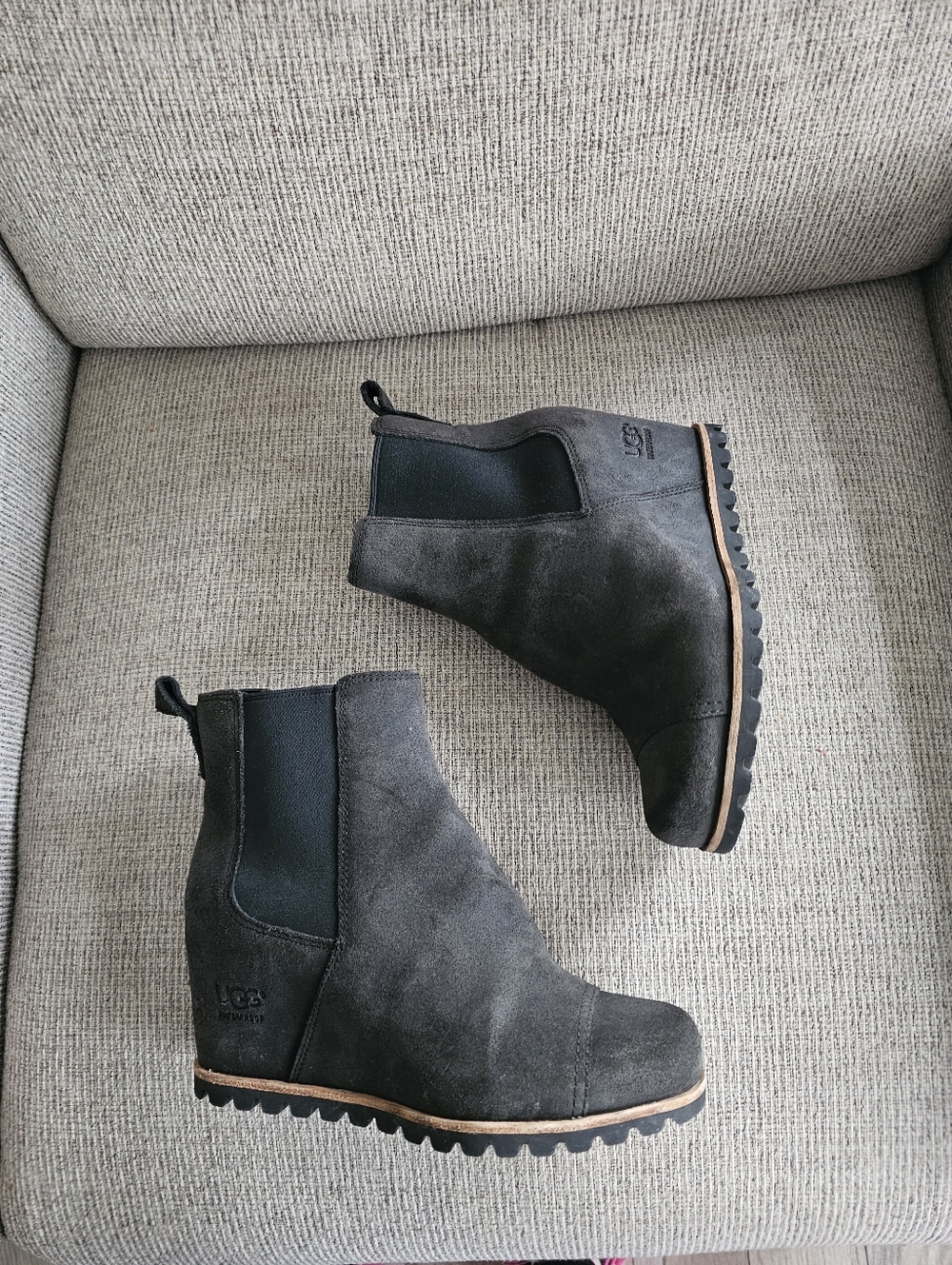 UGG Pax Boot - Picture 2 of 8